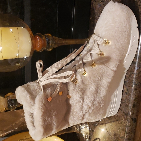 NWT 9.5 STUART WEITZMAN McKenzee BEIGE BOOTS - Picture 4 of 12